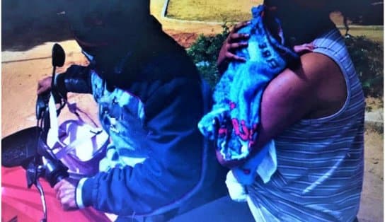 Imagem de PRF prende casal após ser flagrado com bebê de dois meses em motocicleta no interior da Bahia