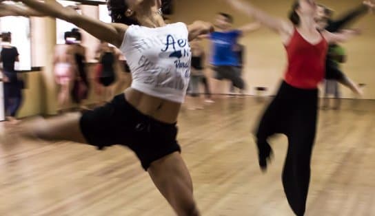 Imagem de Oficinas gratuitas de teatro, canto e dança têm inscrições abertas no Subúrbio; confira como participar