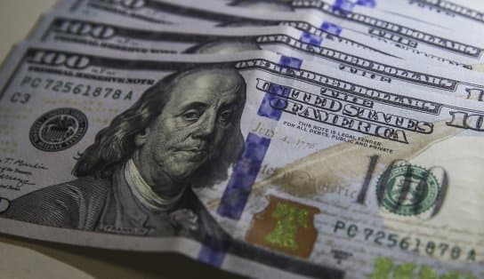 Imagem de Vai viajar para o exterior? Dólar cai e chega a R$ 5,16 neste sábado; preço do euro também está em queda