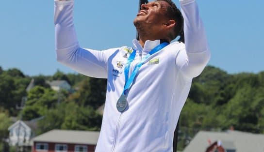 Imagem de Em 2ª final no Mundial, Isaquias sai atrás, mas reage e garante prata