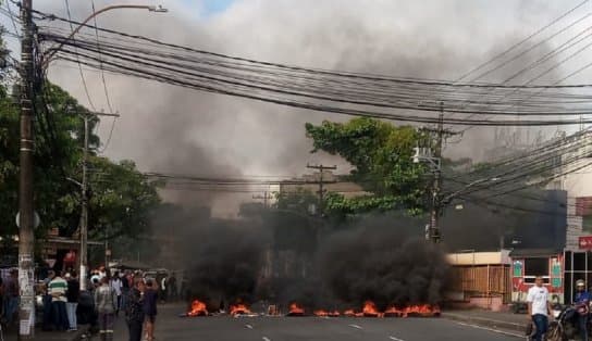 Imagem de Trabalhadores do sistema de trens desativado no Subúrbio de Salvador fazem manifestação na Calçada