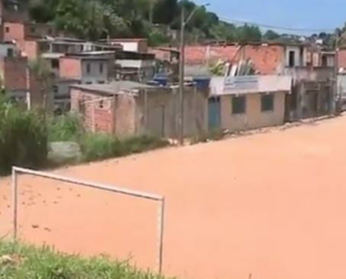 Moradores da comunidade Don Lucas, em Castelo Branco, pedem requalificação de quadra de esportes