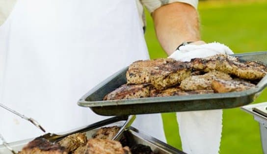 Imagem de Jovem mata amigo após discussão sobre quem faz “melhor churrasco”; faca usada no crime era para cortar carne