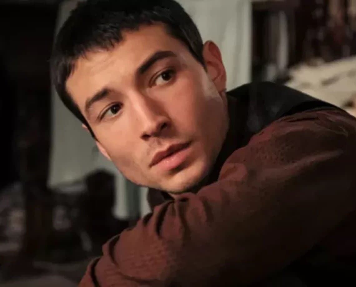 Após polêmicas e prisões, ator Ezra Miller se desculpa e diz que vai cuidar da saúde mental; "problemas complexos"