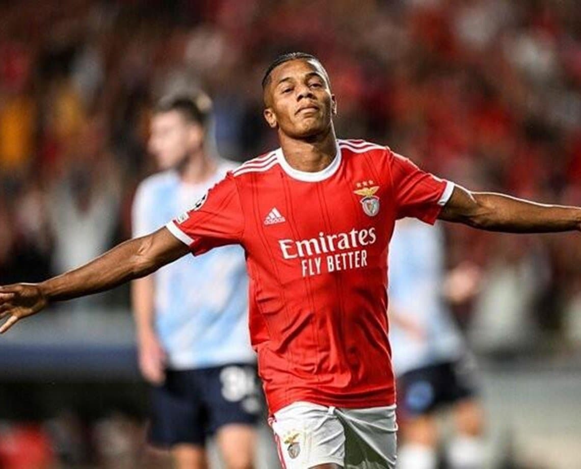  Com gol de David Neres, Benfica atropela Dínamo de Kiev em Lisboa e carimba vaga na fase de grupos da Champions