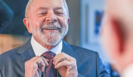 Imagem de Lula promete investigar "qualquer hipótese" de corrupção caso seja eleito e critica lava-jato