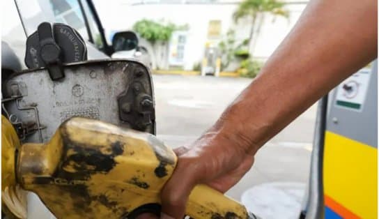 Imagem de Petrobras reduz preço da gasolina em R$ 0,25 por litro 