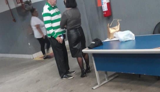 Imagem de Jornalista baiano é preso após tentar acariciar e beijar adolescente em shopping de Salvador; vítima seria neta de PM 