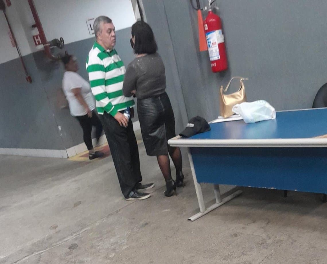 Jornalista baiano é preso após tentar acariciar e beijar adolescente em shopping de Salvador; vítima seria neta de PM 