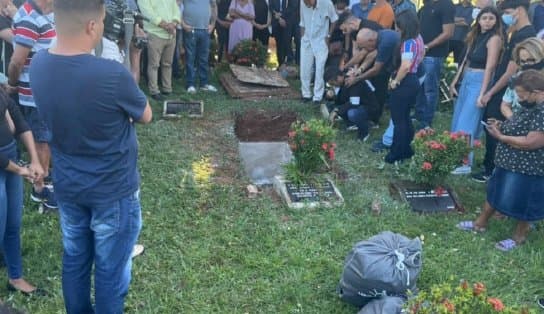 Imagem de Familiares e amigos de Zé Bim se despedem do famoso repórter, em Salvador