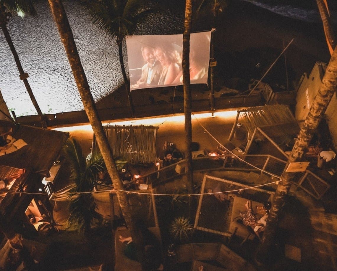 Cinema à beira-mar: projeto leva filme ganhador de Oscars para bar na praia; confira