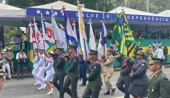 Imagem de Vídeos: tropas militares e civis festejam os 200 anos da Independência do Brasil, nas ruas de Salvador