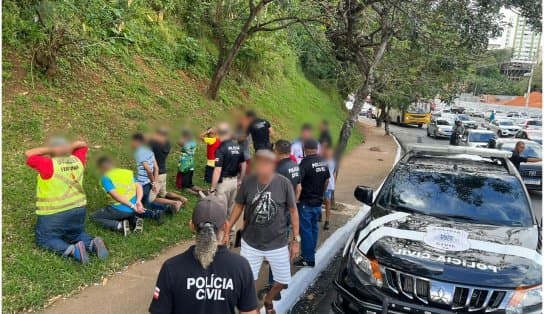 Imagem de "Pode parar": Polícia Civil reprime extorsão em estacionamento próximo ao circuito do desfile de 7 de Setembro, em Salvador