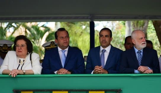 Imagem de Rompidos politicamente, Bruno Reis e Geraldo Jr. ficam lado a lado durante desfile do 7 de Setembro