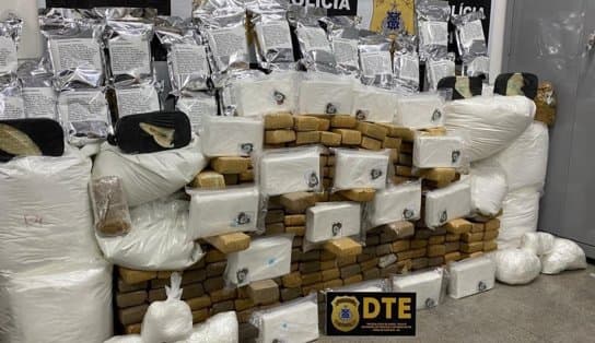 Imagem de Polícia prende carreta da distribuição da droga em Feira de Santana; R$ 2,5 milhões de prejuízo  