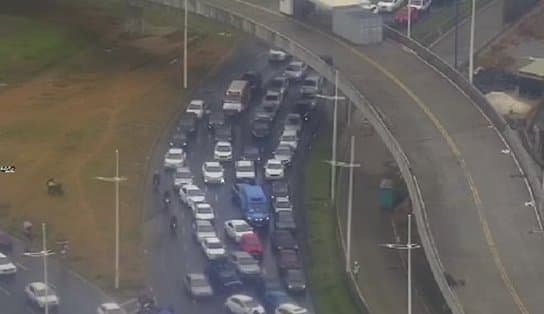 Imagem de Enfermeiros fazem manifestação e trânsito fica congestionado na Avenida ACM; entenda as reinvindicações da classe