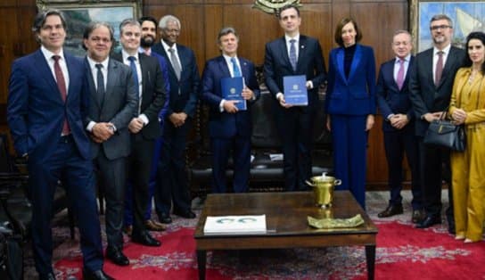 Imagem de Edvaldo Brito participa de solenidade com presidentes do Congresso e do TSE