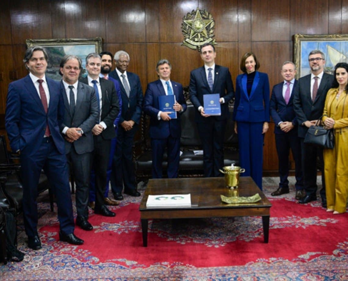 Edvaldo Brito participa de solenidade com presidentes do Congresso e do TSE