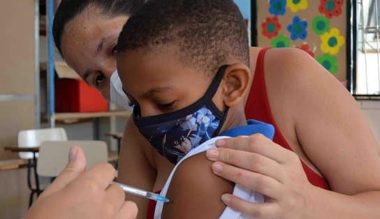 Imagem de Atenção papai e mamãe: imunização contra pólio e multivacinação segue ativa nas escolas de Salvador  