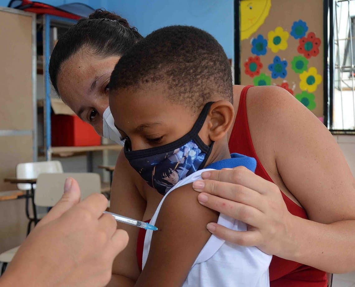 Atenção papai e mamãe: imunização contra pólio e multivacinação segue ativa nas escolas de Salvador  