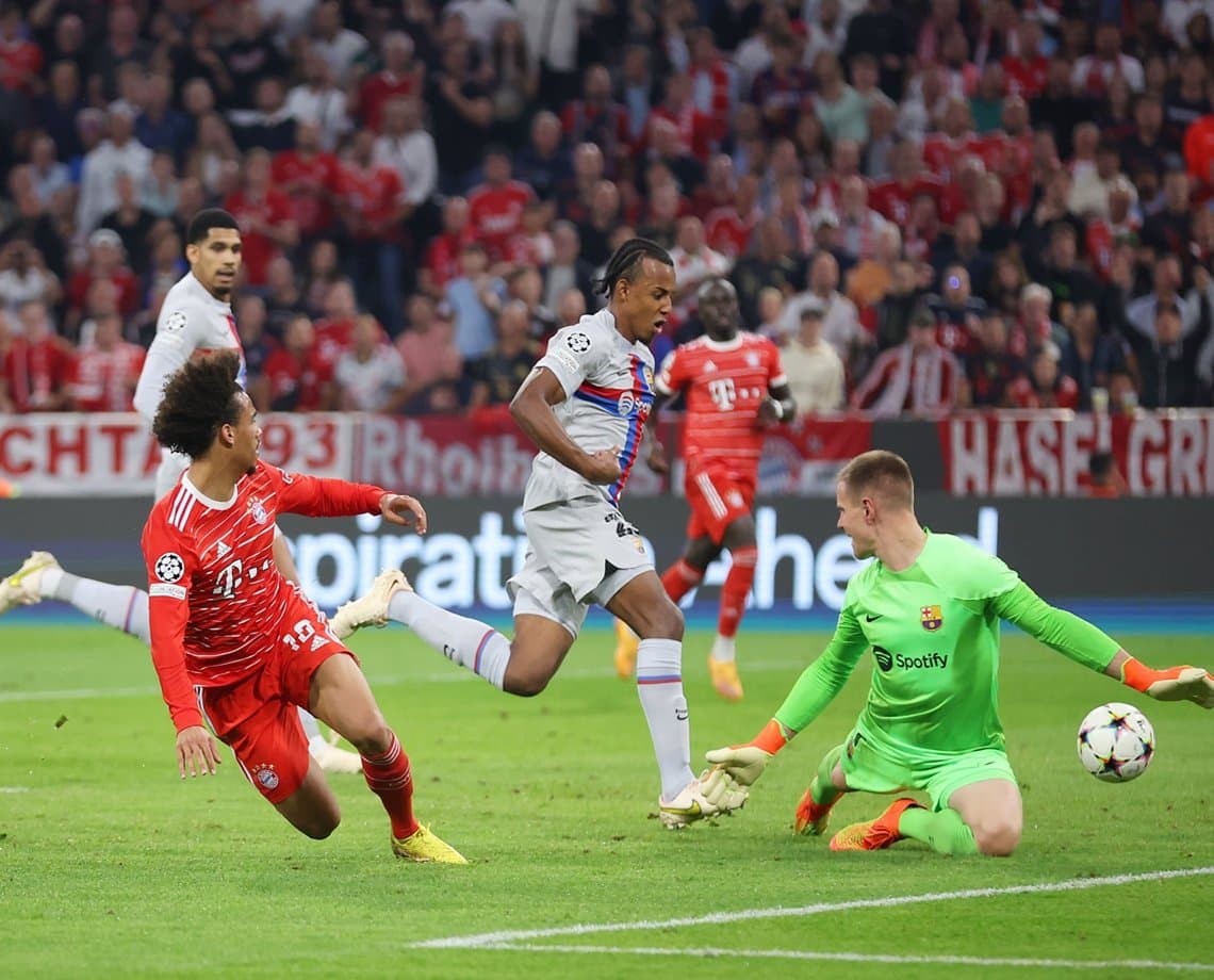 Em confronto mais aguardado da primeira fase, Bayern anula Lewandowski e bate Barcelona por 2 a 0