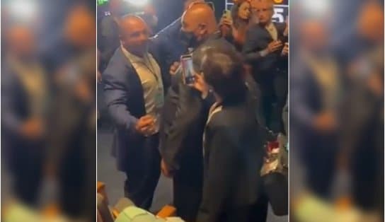 Imagem de  Deputado ataca jornalista em debate e tem celular arremessado por diretor da emissora; veja vídeo 