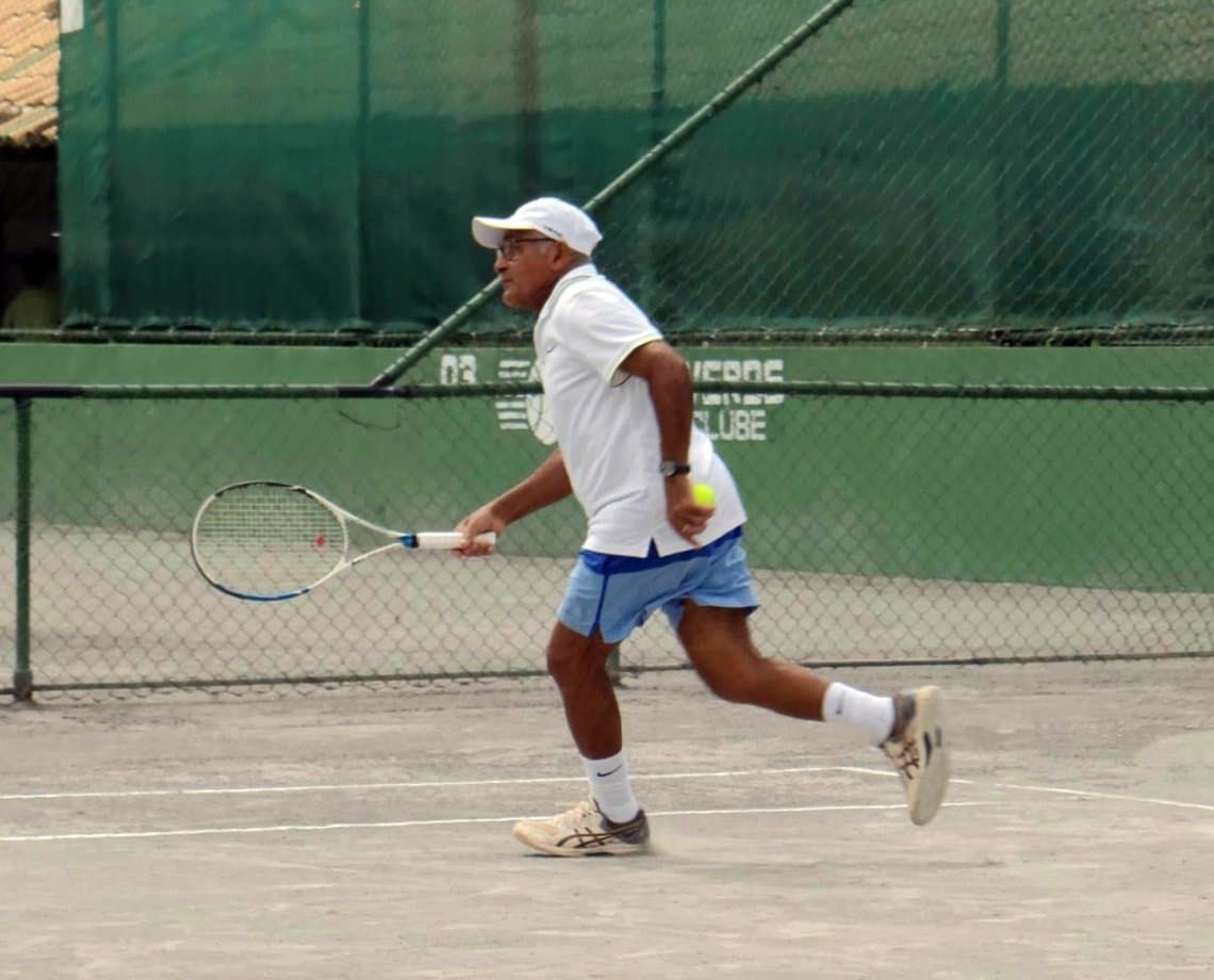 Aos 74 anos, baiano Pedro Silva é tricampeão de Torneio Internacional de Tênis: "a gente faz por amor"; veja vídeo