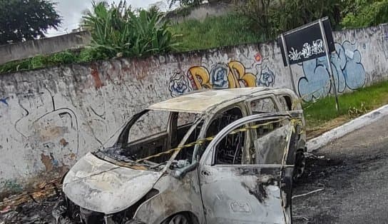 Imagem de Corpo é encontrado carbonizado dentro de carro incendiado no Vale do Queimadinho, em Salvador