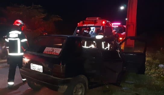 Imagem de Bombeiros resgatam vítimas presas em ferragens após acidente de carro em Paulo Afonso 