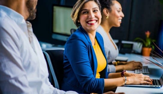 Imagem de É publicada lei que determina salários iguais para homens e mulheres na mesma função