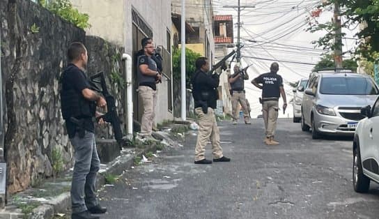 Imagem de NIX: envolvido em sequestro, agente prisional é preso em Itapuã durante operação policial em Salvador