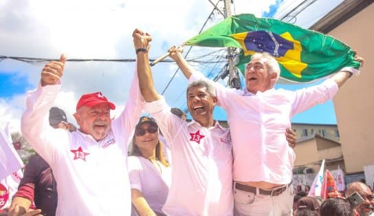 Imagem de Otto Alencar perde celular em ato com Lula no Bonfim