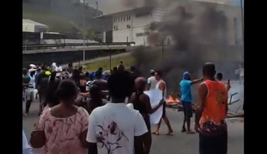 Imagem de Protesto por morte de mulher em ação policial interdita trânsito nas avenidas Ogunjá e Bonocô