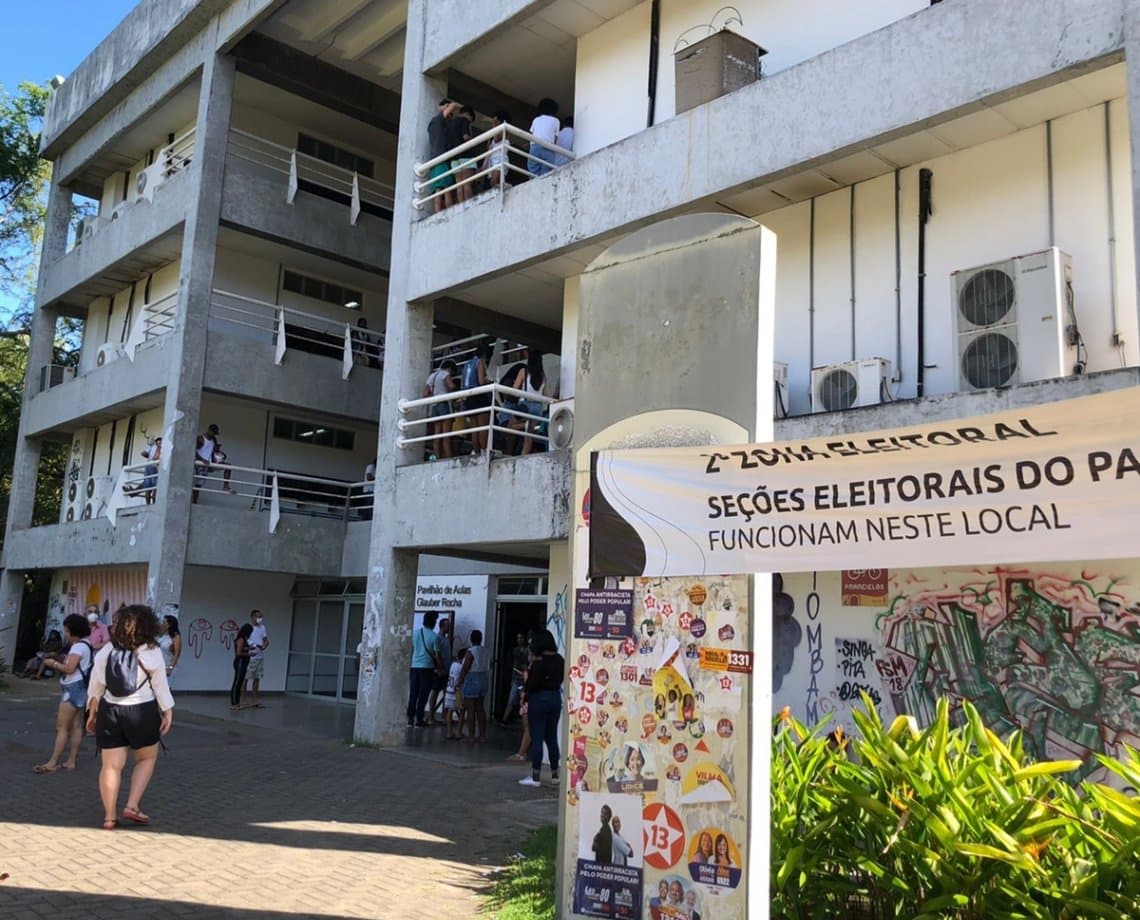 Mudanças nos locais de votação provocam confusão e deixam eleitores irritados em Salvador 