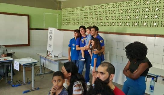 Imagem de Ana Coelho vota na Garibaldi em "momento muito especial"; "sentimos o desejo de mudança que toma conta da Bahia"