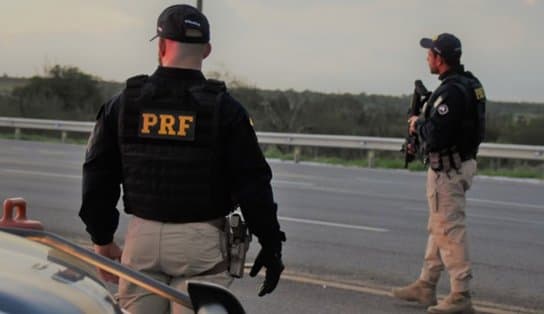 Imagem de Velozes e criminosos: após perseguição, PRF prende motorista com veículo roubado em Feira de Santana 