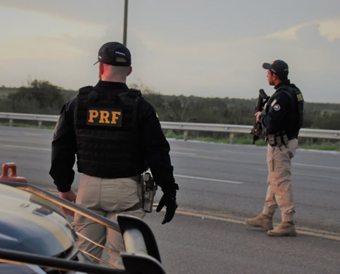 Velozes e criminosos: após perseguição, PRF prende motorista com veículo roubado em Feira de Santana 