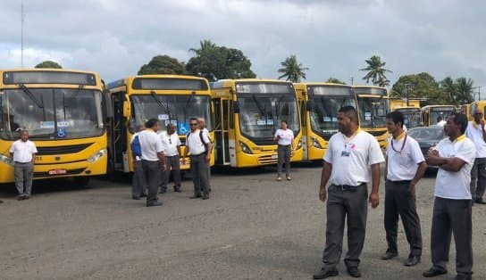 Imagem de Rodoviários atrasam saídas de ônibus das garagens e pontos ficam cheios em Salvador