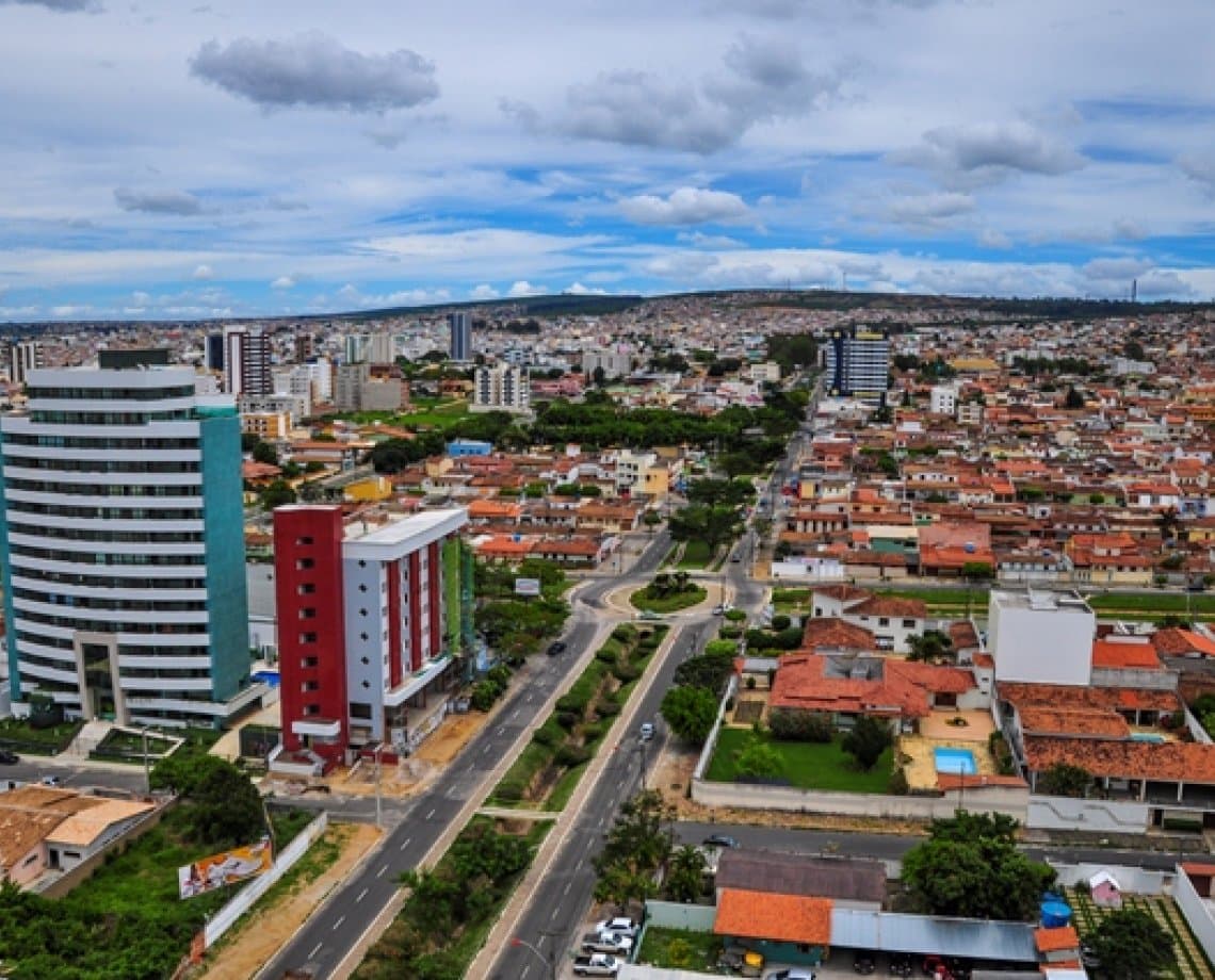 Jovens são alvejados em barbearia em Vitória da Conquista; caso está relacionado a homicídio que aconteceu em setembro