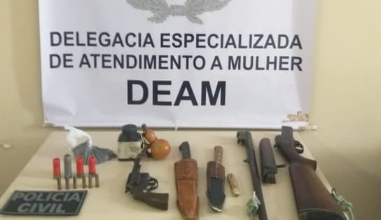 Imagem de Homem é preso por agredir companheira, ameaçar sogra e portar armas de forma ilegal na cidade de Juazeiro 