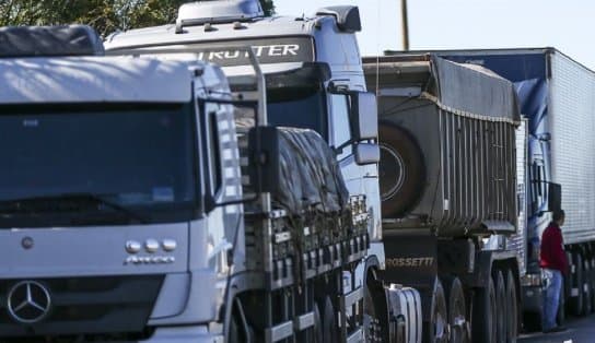 Imagem de Atenção caminhoneiros e taxistas! Nesta terça tem antecipação de parcela do auxílio de R$ 1 mil