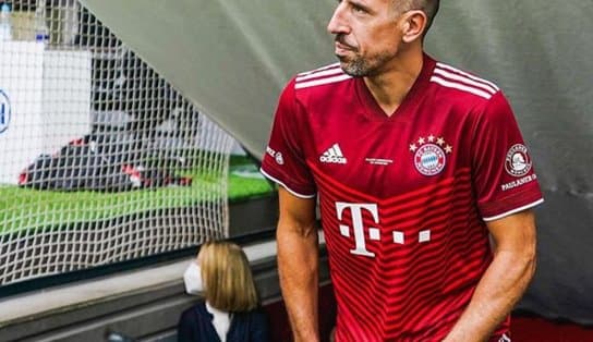 Imagem de Pendurou as chuteiras: Ex-Bayern, Franck Ribéry anuncia aposentadoria após diversos problemas físicos