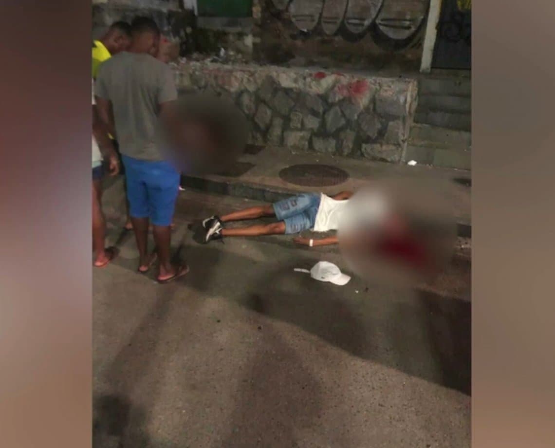 Polícia apura se rixa motivou execução de dupla perto de boate no Rio Vermelho; vítimas estavam acompanhadas  