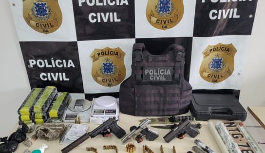 Imagem de Maconha, cocaína e armas são apreendidas em residência de irmãos em Eunápolis 