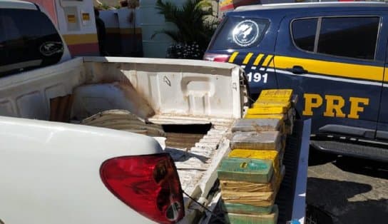 Imagem de PRF apreende quase 50 kg de cocaína escondidos em fundo falso de caminhonete na Bahia; veja vídeos 