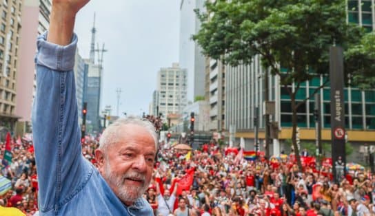 Imagem de Lula derrota Bolsonaro e é eleito presidente do Brasil pela terceira vez