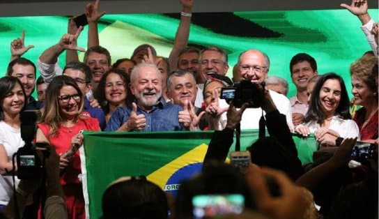 Imagem de Presidente eleito, Lula diz em primeiro discurso que combate à miséria é sua missão