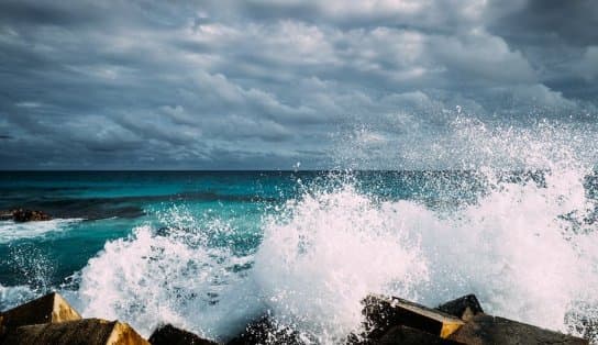 Imagem de Tem frente fria vindo aí! Marinha alerta para fortes ventos no mar do litoral baiano e ondas maiores que o normal