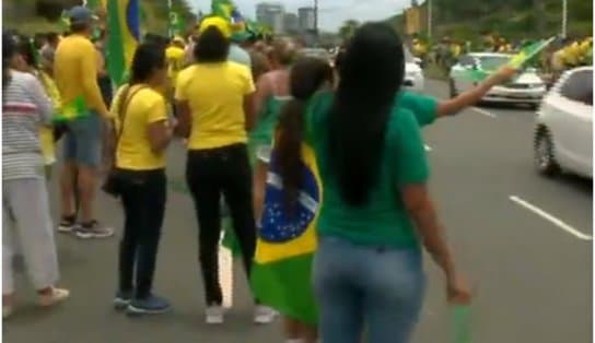 Imagem de Contra o resultado das eleições, grupo protesta na Avenida Paralela, em Salvador