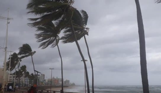 Imagem de Com chegada de frente fria, tempo amanhece chuvoso em Salvador nesta quinta